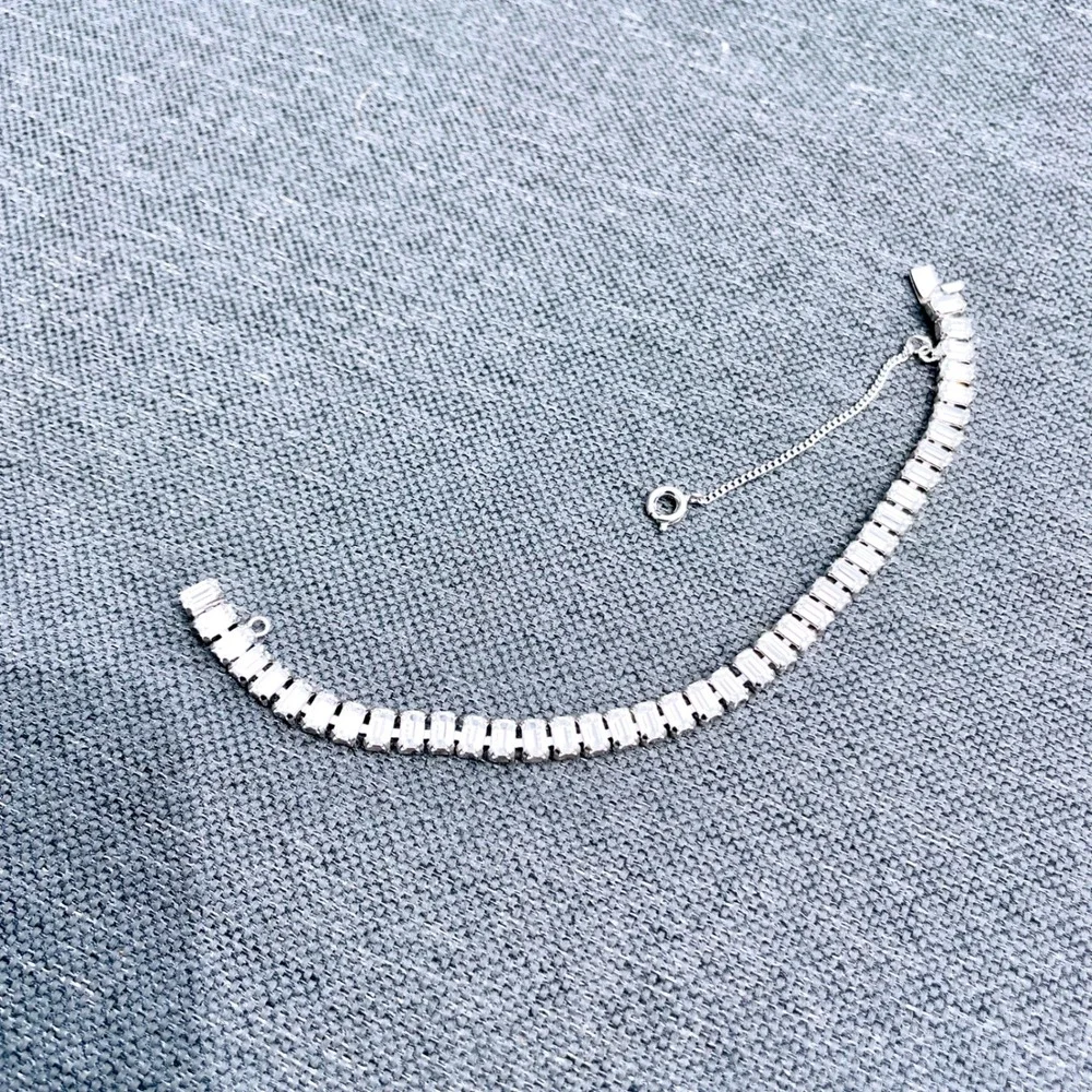 B David Vintage Crystal Tennis Bracelet Baguette Silver Tone Safety Chain 7in